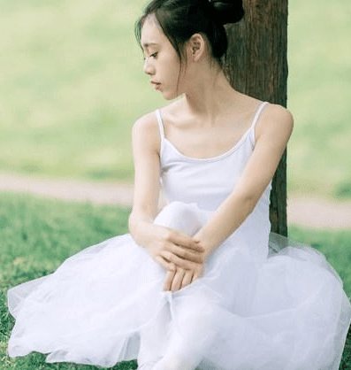 分手后伤心的昵称女生--/　秋天的空眸
